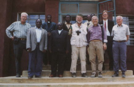 Besuch der vier Funkamateure in der ELCT Southern Diocese in Njombe bei den neuen Bischof Cleopa LUKILO und dem Schatzmeister, Herrn Mller.